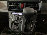 インパネにシフトレバーがあることで、車内空間の広さを確保♪シフト位置がハンドルに近いので操作性にも優れております!