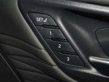 運転席のパワーシートは3名様分までメモリー機能付きです。