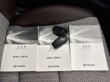あると便利なスマートキー付きです。鍵の開閉もエンジンの始動もワンタッチでとてもカンタンです。両手がふさがってても快適です。
