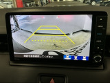 【バックカメラ】運転が苦手な方も車庫入れラクラクです!ギアをリバースに入れれば自動的に切り換わりますので、面倒な操作は不要です♪狭い駐車場もお車を傷つけず安心ですね!