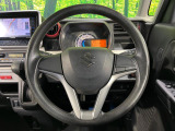 インテリアに合わせたデザインのステアリングは、運転される方のことも考え、運転しやすい形状、大きさです。是非一度、実際に触ってお確かめください。
