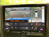 車両周辺の状況を分かりやすく表示。安全な駐車や運転をサポートし、狭い場所でも安心して操作できます。後方確認もスムーズに行えます。