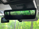 【デジタルインナーミラー】後席の大きな荷物や同乗者で後方が確認しづらい時でも安心!カメラが撮影した車両後方の映像をルームミラー内に表示。クリアな視界で状況の確認が可能です!
