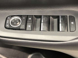 パワーウィンドは今や当たり前の機能ですが、無いと困る機能です。運転席からの操作で、全席の窓を振るオープンにしたり、フルクローズが可能です。