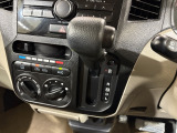 インパネシフトだから視線の移動も少なく足元もスッキリ♪運転席もゆったりしているのでゆとりを持ってドライブできますね!