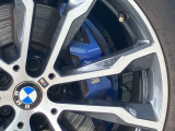 Mスポーツブレーキ!ホイール奥に見える青いブレーキキャリパーが性能を物語ります!