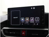 スマホをクルマとつなぐだけで、おなじみのアプリをディスプレイオーディオ上で気軽に使えるようになります。スマホと同じ感覚の画面タッチ操作はもちろん、ハンズフリー通話や各種機能を音声操作出来ます(^^)/