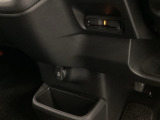 自社整備工場で点検整備をおこなってからお渡ししています。車検が残っている場合は『12ヶ月点検整備』を、車検整備付きの場合は『車検整備』をおこないます。整備費用は車両本体価格に含まれています。