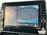 狭い場所での駐車も安心。後方の状況を画面で確認できるので、安全に駐車操作を行えます。運転に自信がない方にもおすすめです。