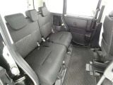 ゆとりある広々とした車内空間は、ドライブを始め買い物やレジャーなど、幅広く活躍します。一人でもみんなとでもお出かけを楽しみましょう!
