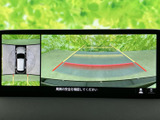 後方確認をサポートするモニター画面。駐車時の安全性向上に貢献します。狭い場所でも安心して駐車できます。安全運転をサポートする、頼もしい機能です。