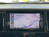 鮮明な地図表示で、道に迷う心配はありません。スムーズなルート案内で、目的地まで快適にお届けします。渋滞情報も確認できます。