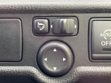 【電動格納ミラー】サイドミラーは電動格納式となっており、狭い駐車場でもキズがつくリスクを抑えられます。