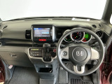 【前方視界】開放的な前方視界!運転がしやすく疲れにくいです♪窓が大きく、見通しがとっても良いおクルマですよ♪