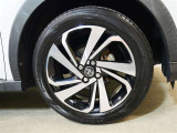 195/60R17タイヤ&17&times;6Jアルミホイール(切削光輝+ブラック塗装)。