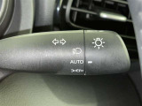 【オートライト】車外の明るさに応じて自動的にライトの点灯・消灯をしてくれます