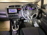開放感のある運転席まわり! 運転席からの視界は良好です。