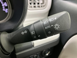 操作感の良いウインカーレバーです。確かな操作感で、安全な車線変更をサポートします。日常の運転をより快適にします。