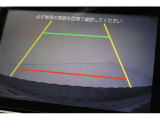 シフトレバーをリバースにすると連動してバックカメラ、映像に切り替わります。