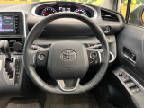 【純正革巻きステアリング】上質な革を使用することで、手にしっかり馴染みとても運転しやすいハンドルです♪
