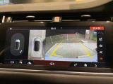 ボディの目立たない位置に設置された4台のデジタルカメラにより、車の周囲360度のオーバーヘッドビュー表示。それぞれのカメラを単独もしくは2か所表示することも可能。狭い場所や出入口なども安心できます!