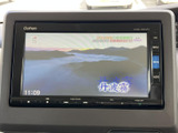 停車中にテレビや動画を楽しめる機能が備わっています。長距離移動の休憩時間に、リラックスした時間を過ごせます。オフタイムを充実させます。