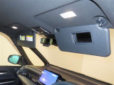 運転席・助手席バニティーミラー・照明付きサンバイザー