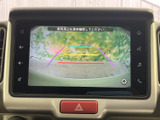 駐車時の安全性を高めるバックモニターを搭載。狭い場所でもスムーズな駐車をサポートし、後方確認を楽にします。