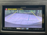 【バックカメラ】駐車時に後方がリアルタイム映像で確認できます。大型商業施設や立体駐車場での駐車時や、夜間のバック時に大活躍!運転スキルに関わらず、今や必須となった装備のひとつです!