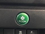 【eコンスイッチ】低燃費運転をサポートするECONモード。スイッチをONすると、エンジンやトランスミッション、A/Cなどを協調制御し、燃費の向上に貢献。エコドライブの効果を高めます。