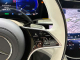 Burmester4Dサラウンドサウンドシステム MBUXハイパースクリーン  ブラックピアノラッカーフローイングラインセンタートリム リアエンターテイメント用ヘッドフォン2個 22オンチマイバッハホイール