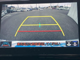 後方確認をサポートするモニター画面。駐車時や狭い道での運転も安心です。
