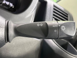 【オートライト】周りの明るさに応じて自動でヘッドライトの点灯・消灯ができる機能です!ライトの付け忘れ・消し忘れなどが無くなり、雨の日や夕方の走行も安心!トンネル通過時も便利ですね♪