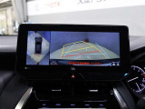 パノラミックビューモニター付きです。車両を上から見たような映像をディスプレイオーディオ画面に表示。運転席からの目視だけでは見にくい、車両周辺の状況をリアルタイムでしっかり確認できます。