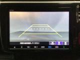 バックでの車庫入れも安心です!リアカメラが付いているバックモニター付のナビを装備しております。操作線もついており距離感も画面から確認できます。