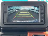 後方確認モニターで、駐車や車庫入れをより安全に行えます。ガイドライン表示により、狭い場所でも安心して運転できます。