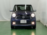 ディスチャージヘッドライト【HID】を装備していますのでとても明るく、夜間の走行や雨の日も安全・安心です。オートライトコントロール付きで周囲の明るさに応じて自動で点灯・消灯します。