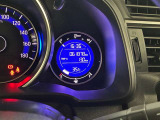 視認性に優れたメーターを採用しており、走行中でも車速や情報が分かりやすく表示されます。運転時の視線移動をむりのない範囲に抑え、快適で安心感のあるドライブをサポートします。