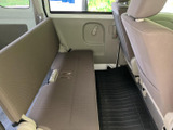 ゆったりとくつろげるシートが、快適な移動をサポートします。長距離運転でも疲れにくい工夫が凝らされています。家族や友人とのお出かけに最適です。