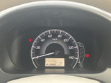 視認性の高いメーターで、速度や走行距離をしっかり確認できます。運転に集中できるシンプルなデザインも魅力です。情報表示もわかりやすい構成です。