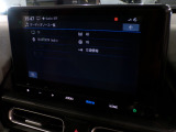 Bluetooth、AM、FM、スマートフォン接続ができます。