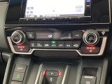 運転席と助手席にはシートヒーターが付いています☆寒い時期に腰周りを温めてくれるので体全体が温まりやすいのは勿論、暖房と違い顔に風が当たらないので、乾燥肌やドライアイの方でも大丈夫☆