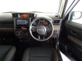 視界良好、操作しやすい運転席です。