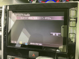 スマートフォンとの連携もスムーズ。Bluetooth接続で、ハンズフリー通話や音楽再生が可能です。快適なドライブをサポートします。
