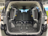 後席を格納すると、これだけの広さが!シーンに合わせたシートアレンジで、大きな荷物も積むことが出来ます♪