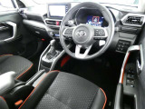 【運転席】運転席周りの画像です。プロの手で隅々までクリーニングしています。ご来店いただき実際に見てみてくださいね☆