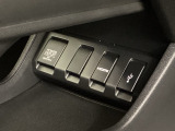 専用のケーブルを繋げばスマホのミラーリングが可能です。車内モニターでYouTubeを視聴することも出来ますよ♪