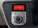 オートエアコンを装備しております!自動で調整してくれますので、車内も快適です☆