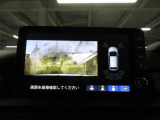 バックカメラの画像です。ガイドラインがスムースな車庫入れをサポートいたします。車庫入れの安心感がアップしますね。