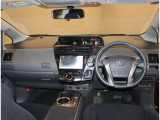 オシャレなインテリアで運転する気分も盛り上がりますよね^^